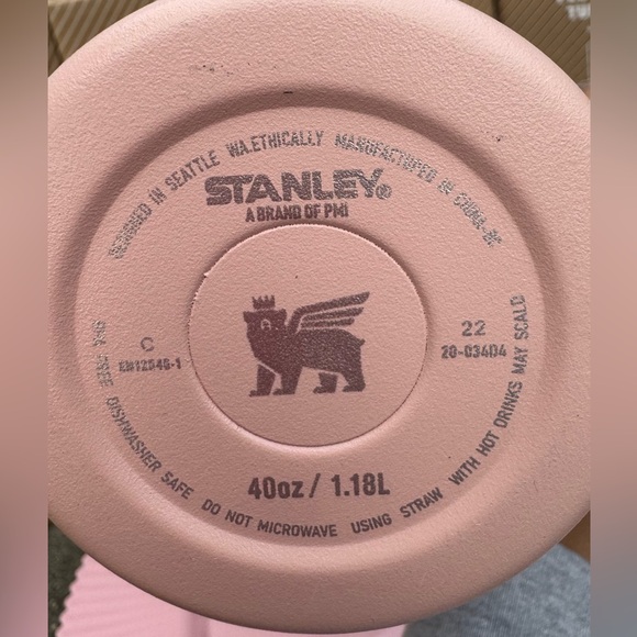 Stanley Pink Hello Kitty 40 oz Tumbler - Picture 5 of 5